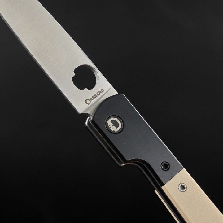 Couteau Daggerr Knives Corso White Lame Spear Point Acier VG-10 Manche G10 Clip LockBack DGR2303WTS - Livraison Gratuite