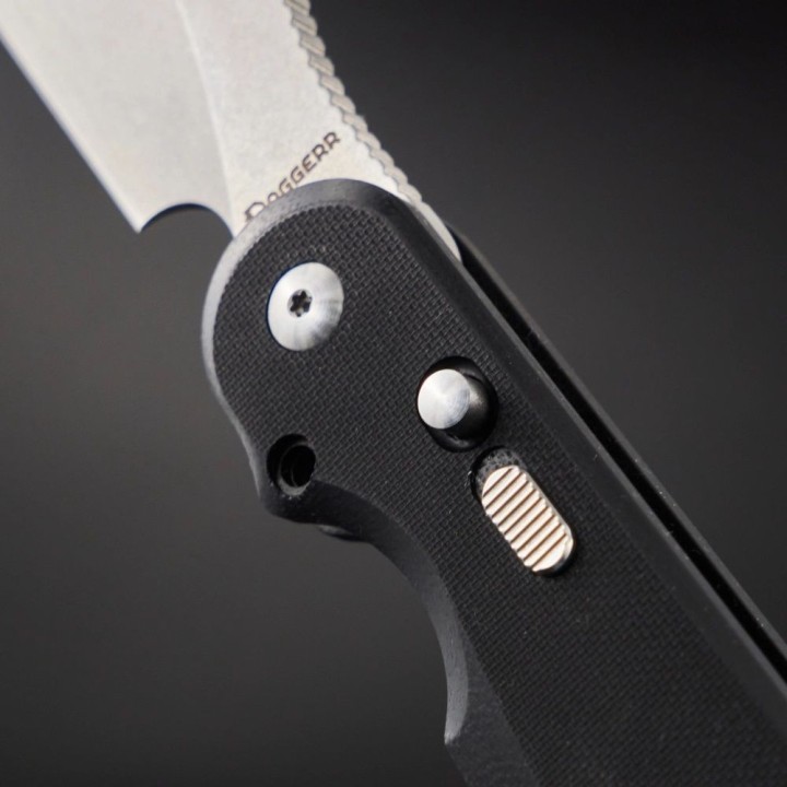 Couteau Pliant Daggerr Parrot Black Lame Acier VG-10 Manche G10 Button Lock Clip DGRFM032BKSW - Livraison Gratuite
