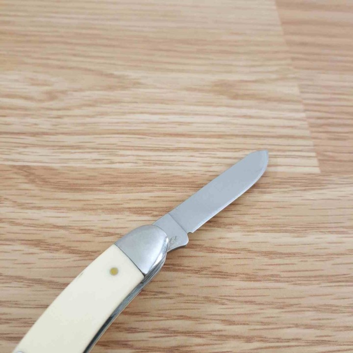 Couteau pliant Roper Pecos Medium Stockman 3 Lames Acier 1065 Manche Delrin Blanc RP0001CYD - Livraison Gratuite