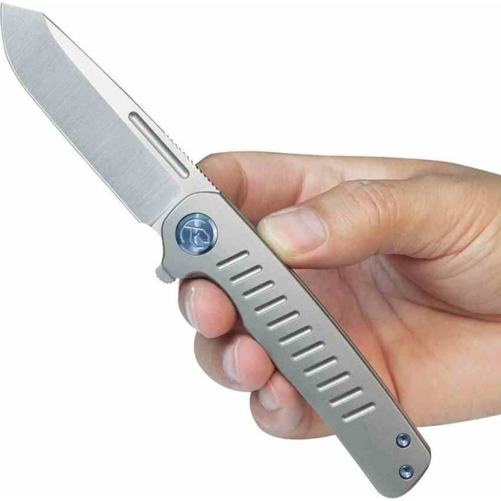 Couteau Kubey Steelhead Gray Lame Acier M390 Manche Titane Liner Lock IKBS Clip KUB315A - Livraison Gratuite