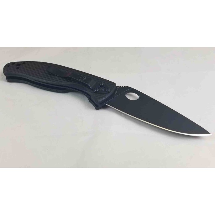 Couteau Spyderco Tenacious Carbon Fiber/G-10 Lame Acier 8Cr13MoV Noir Linerlock Clip SC122CFBBKP - Livraison Gratuite
