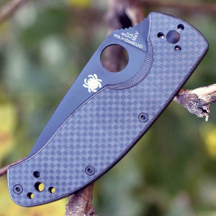 Couteau Spyderco Tenacious Carbon Fiber/G-10 Lame Acier 8Cr13MoV Noir Linerlock Clip SC122CFBBKP - Livraison Gratuite