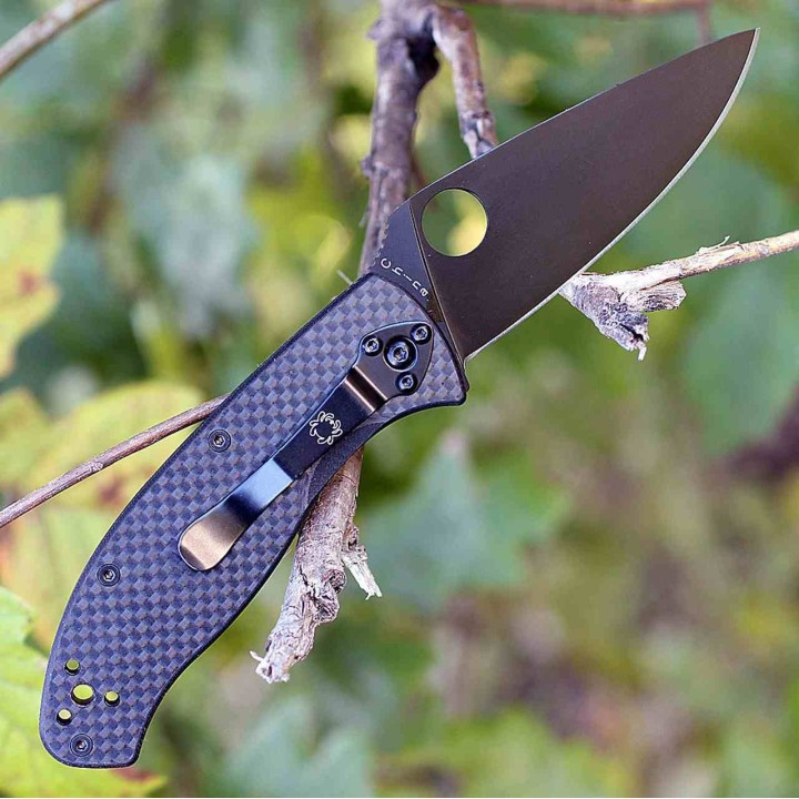 Couteau Spyderco Tenacious Carbon Fiber/G-10 Lame Acier 8Cr13MoV Noir Linerlock Clip SC122CFBBKP - Livraison Gratuite