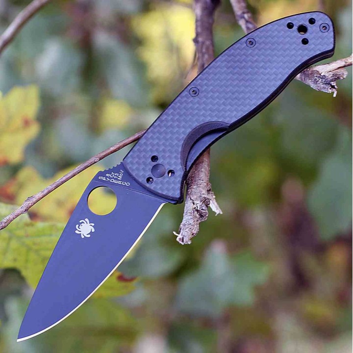 Couteau Spyderco Tenacious Carbon Fiber/G-10 Lame Acier 8Cr13MoV Noir Linerlock Clip SC122CFBBKP - Livraison Gratuite