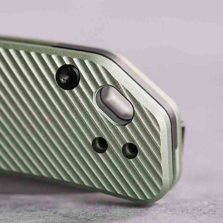 Couteau Vosteed Marten Green Lame Point Acier 154CM Manche Alum Vert Top Liner Lock VOSA1602 - Livraison Gratuite
