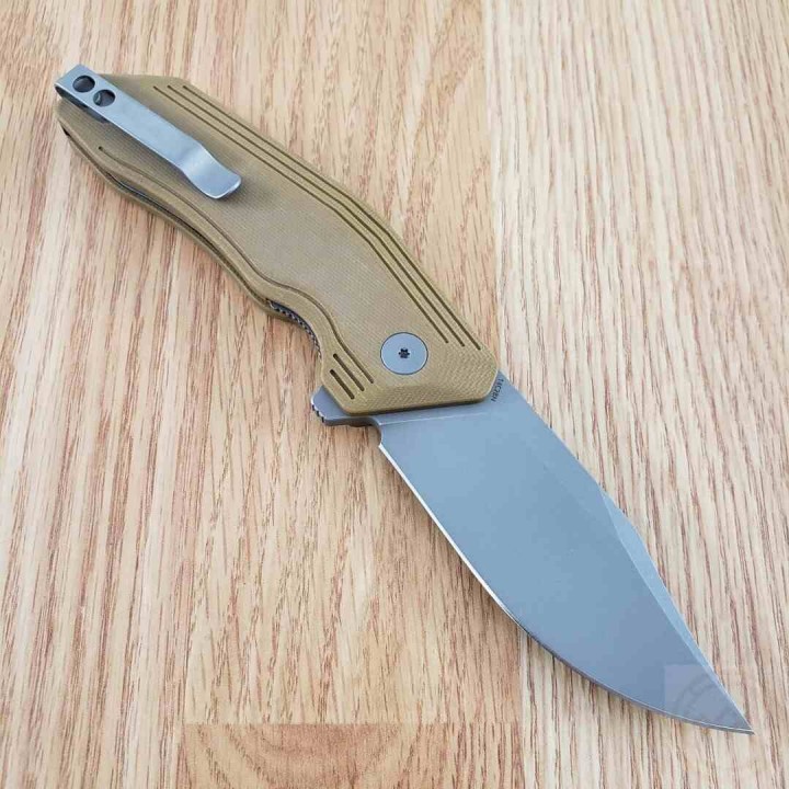 Couteau Damned Designs Cerberus Tan Lame Clip Point Acier 14C28N Manche G-10 KIVT Linerlock DMN005GT - Livraison Gratuite