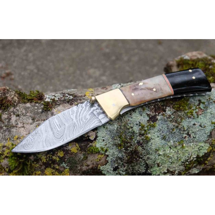 Beau Couteau Damas Lame Drop Point 128 Couches Manche Bélier & Résine Fab Artisanale Linerlock - Livraison Gratuite