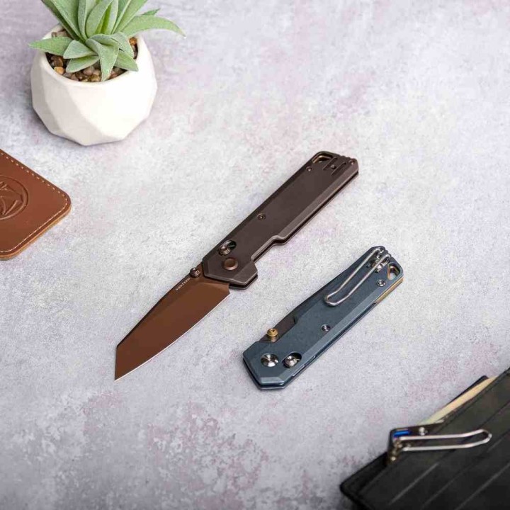 Couteau VOSTEED Parallel Manche Titane Purple Lame Acier S35VN Copper Dune Crossbar Lock VOSA3505 - Livraison Gratuite